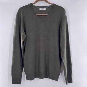 Lochmere Cashmere V-Neck Men’s Sweater – Size M